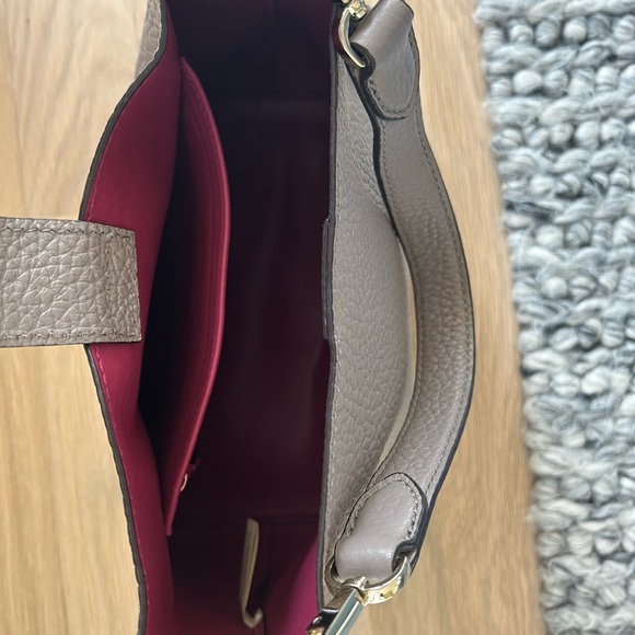 Kate Spade leather shoulder purse. - Picture 6 of 16